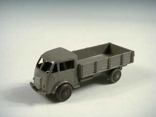 Lot 884 - DINKY TOYS (FRANCE) (1)