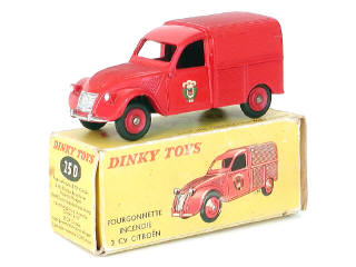 Lot 939 - DINKY TOYS (FRANCE) (1)