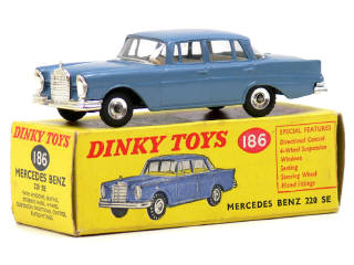 Lot 1091 - DINKY TOYS (GB) (1)