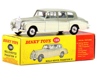 Lot 1069 - DINKY TOYS (GB) (1)