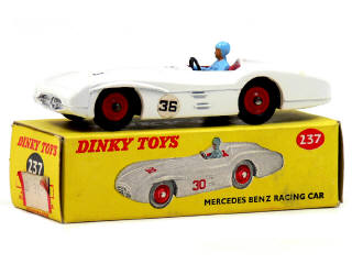 Lot 1043 - DINKY TOYS (GB) (1)
