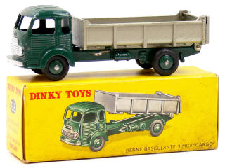 Lot 962 - DINKY TOYS (FRANCE) (1)