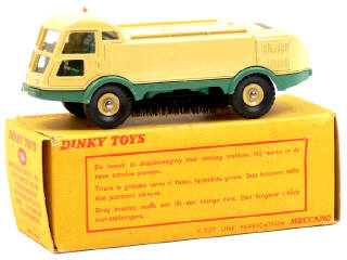 Lot 993 - DINKY TOYS (FRANCE) (1)