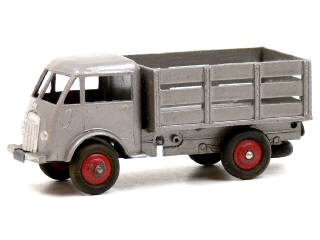 Lot 890 - DINKY TOYS (FRANCE) (1)