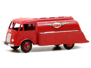 Lot 913 - DINKY TOYS (FRANCE) (1)