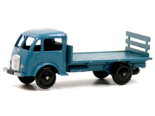 Lot 892 - DINKY TOYS (FRANCE) (1)