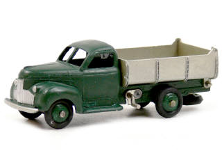 Lot 924 - DINKY TOYS (FRANCE) (1)