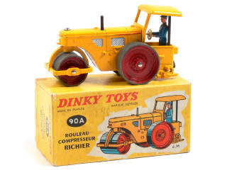 Lot 183 - DINKY TOYS (FRANCE) (1)
