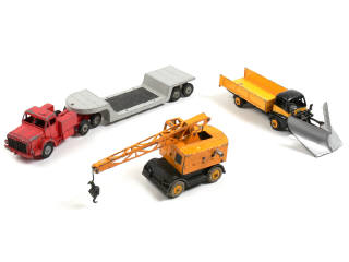 Lot 235 - DINKY TOYS (GB) (3)