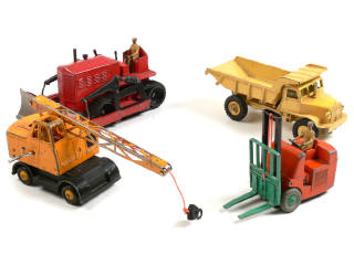 Lot 242 - DINKY TOYS (GB) (4)