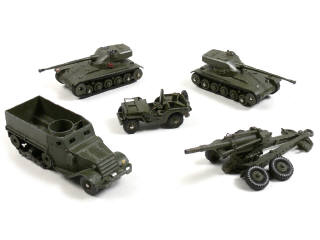 Lot 220 - DINKY TOYS (FRANCE) (5)