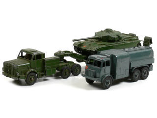 Lot 234 - DINKY TOYS (GB) (3)
