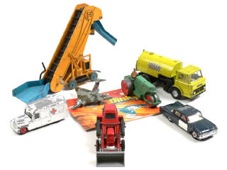 Lot 260 - DINKY TOYS (GB) (8)