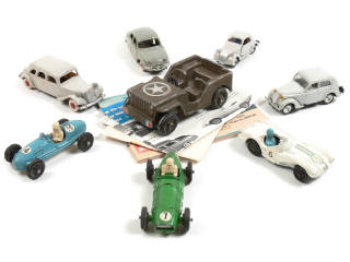 Lot 224 - DINKY TOYS (FRANCE) (8)