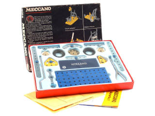 Lot 304 - MECCANO (1)