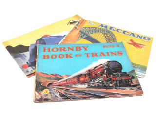 Lot 267 - DIVERS (3)