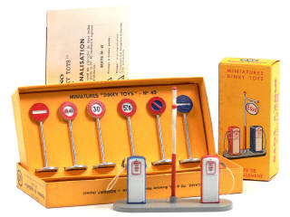 Lot 695 - DINKY TOYS (FRANCE) (2)