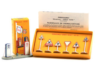 Lot 697 - DINKY TOYS (FRANCE) (2)