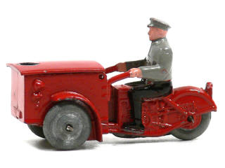 Lot 607 - DINKY TOYS (FRANCE) (1)