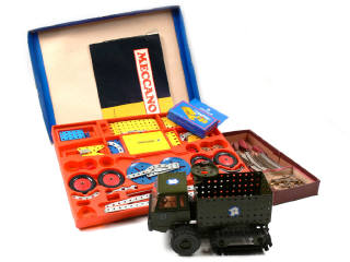 Lot 119 - MECCANO (1)