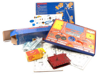 Lot 120 - MECCANO (2)