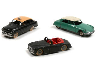 Lot 515 - DINKY TOYS (FRANCE) (3)