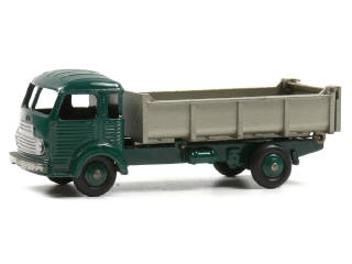 Lot 302 - DINKY TOYS (FRANCE) (1)