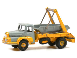 Lot 306 - DINKY TOYS (FRANCE) (1)