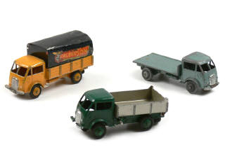 Lot 372 - DINKY TOYS (FRANCE) (3)