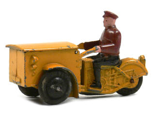 Lot 291 - DINKY TOYS (FRANCE) (1)