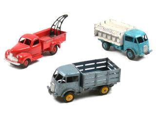 Lot 375 - DINKY TOYS (FRANCE) (3)