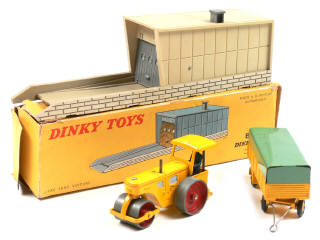 Lot 378 - DINKY TOYS (FRANCE) (3)
