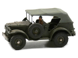 Lot 327 - DINKY TOYS (FRANCE) (1)