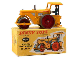 Lot 1153 - DINKY TOYS (FRANCE) (1)