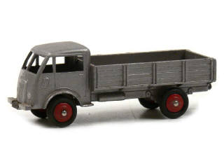 Lot 1127 - DINKY TOYS (FRANCE) (1)