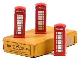 Lot 1333 - DINKY TOYS (GB) (3)