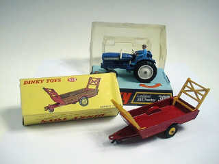 Lot 336 - DINKY TOYS (GB) (2)