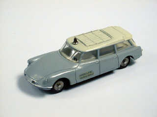 Lot 304 - DINKY TOYS FRANCE (1)