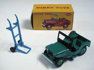 Lot 122 - DINKY TOYS (GB) (2)
