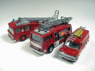 Lot 88 - DINKY TOYS GB (3)