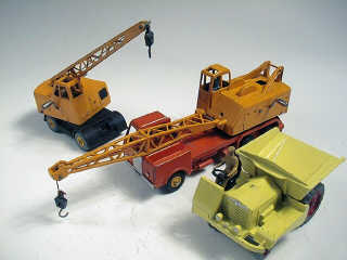 Lot 104 - DINKY TOYS GB (3)