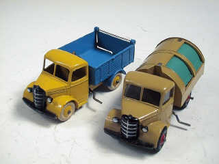 Lot 98 - DINKY TOYS (GB) (2)