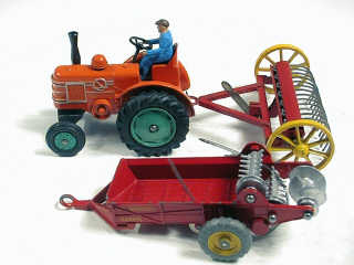 Lot 95 - DINKY TOYS (GB) (3)
