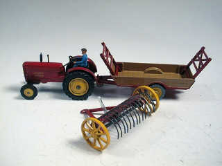 Lot 94 - DINKY TOYS (GB) (3)