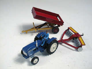 Lot 96 - DINKY TOYS GB (3)
