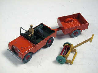 Lot 97 - DINKY TOYS (GB) (3)
