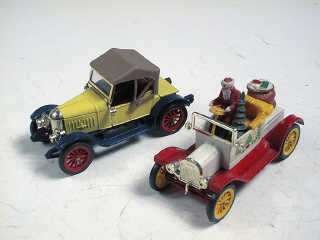 Lot 60 - DINKY TOYS (GB) (2)
