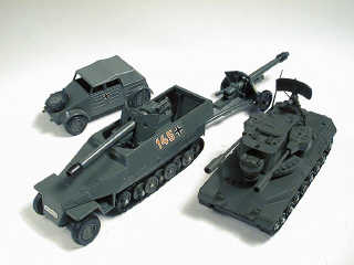 Lot 106 - DINKY TOYS (GB) (3)