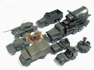 Lot 57 - DINKY TOYS (FRANCE) (8)