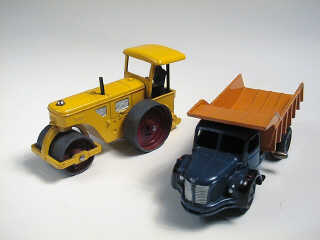 Lot 43 - DINKY TOYS FRANCE (2)